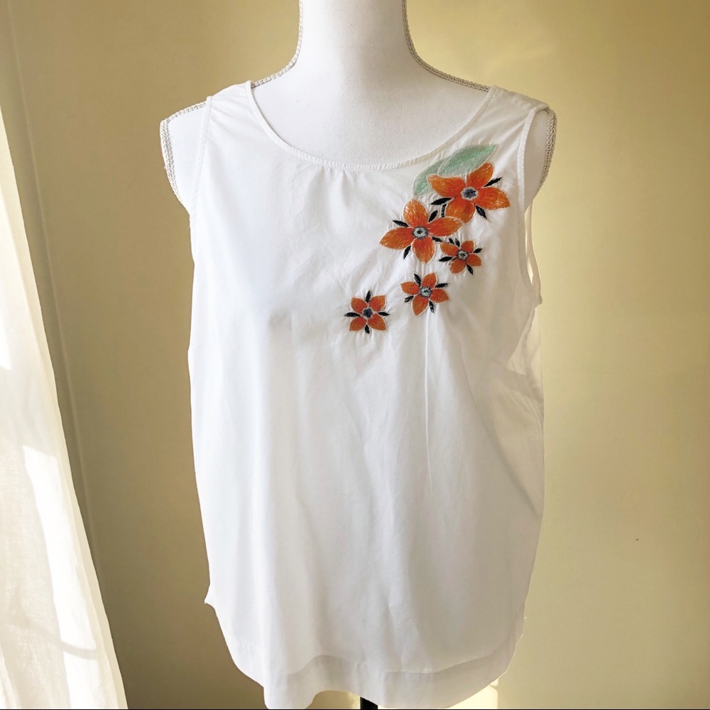 ANN TAYLOR FACTORY• Floral Embro Top